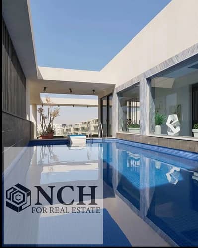 **بنتهاوس فاخر للإيجار في كمبوند ليك فيو ريزيدنس – Lake View Residence**  فرصة مميزة لاستئجار بنتهاوس بإطلالة مباشرة على البحيرة داخل كمبوند ليك فيو