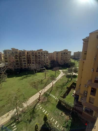 مدينتي شقه للايجار 135م بال B1   امام الخدمات مباشر