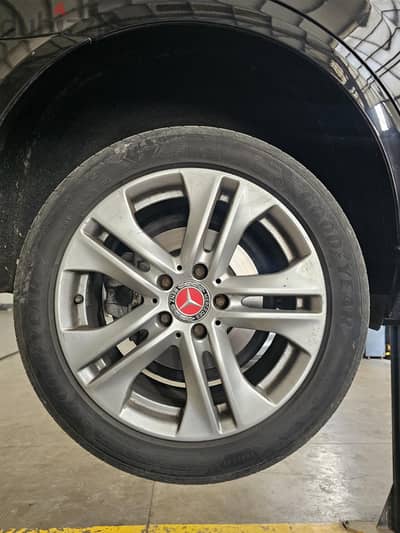 طقم كاوتش goodyear 245 45 r17