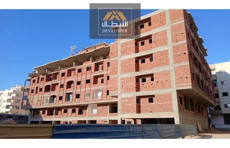 شقة عائلية بالحجاز، 115م، 3 غرف، تشطيب كامل، عقد أخضر وحصة في الأرض، خدمات متكاملة، ومقدم 35% وتقسيط على 36 شهرًا.