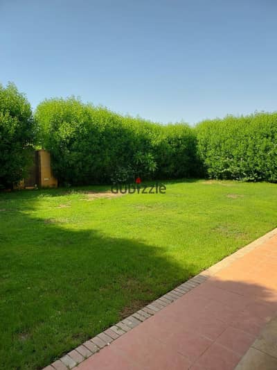 Standalone villa for sale in Madinaty (Model G), featuring a 700 sqm plot, 4 bedrooms, 3 bathrooms, and a wide garden view.