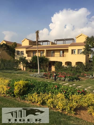 Townhouse villa for rent under new law in Madinaty 400m land and 265m buildings near South Park