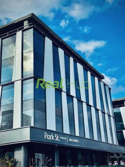 اخر مكتب إداري  للبيع  220 م في Park St. East بموقع مميز واستلام فوري بالتقسيط