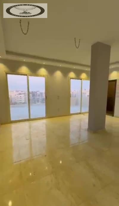 شقة للايجار سكني او اداري 450 م  التجمع اسكان الجامعه الامريكيه بالقرب من بوينت ٩٠ والجامعه الامريكيه ڤيو جاردن تشطيب الترا سوبر لوكس