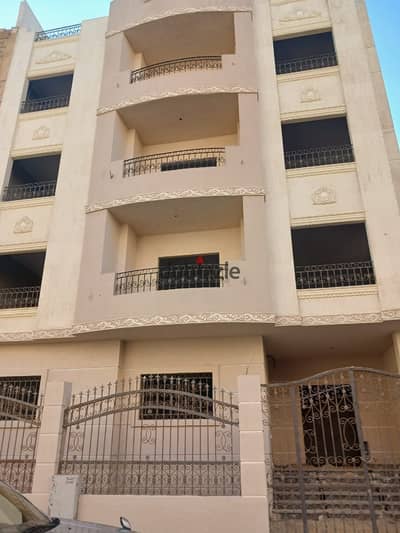 عمارة كاملة للبيع بجاردنيا هايتس 305م الدور على شقة متشطبة وجهات