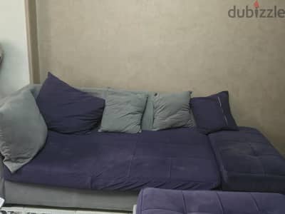 ركنه ٢ في ٣ كنبتين و بف و مخدات