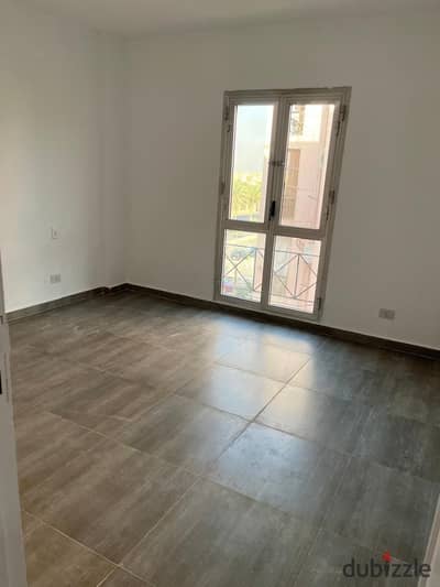Apartment for rent in a very special location at a great price next to the club