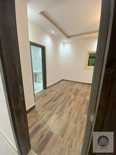 شقه للايجار سكني او اداري 200م في اسكان الجامعه الامريكيه
