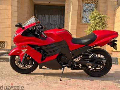 كاوزاكي zx14r موديل 2014 بحالة رقم واحد