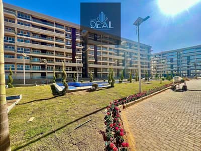شقتك ومعاها جاردن70 متر  نص تشطيب استلام فوري في أميز لوكيشن بـR7 على محور الدبلوماسيين، مشروع 39 فدان وخدمات فندقية ومسطحات خضراء واسعة.