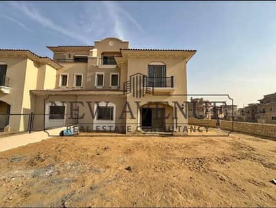 اقل سعر السوق توين هاوس للبيع في سيتي جيت مرحلة أوبال City Gate phase opal جاهزة للاستلام ڤيو على مساحات خضراء تشطيب طوب احمر