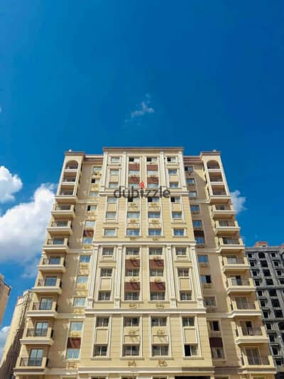 Book your apartment in Sawari with a 10% down payment and enjoy a view of the club and a private roof without interest