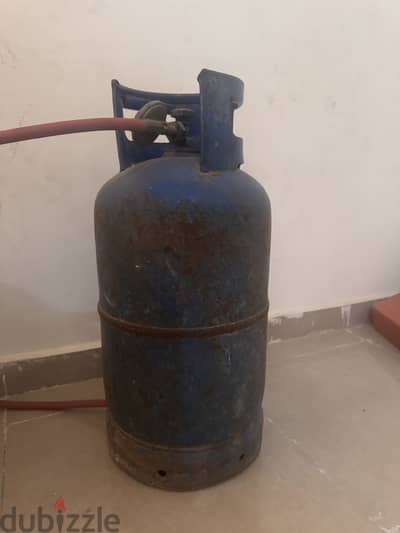 انبوبة غاز مع المنظم