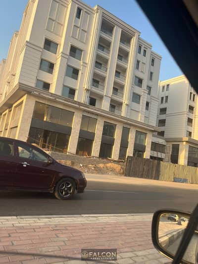 For sale: A prime retail unit (VIP) available for immediate handover. The unit comes fully finished and equipped with air conditioning. It boasts a pr