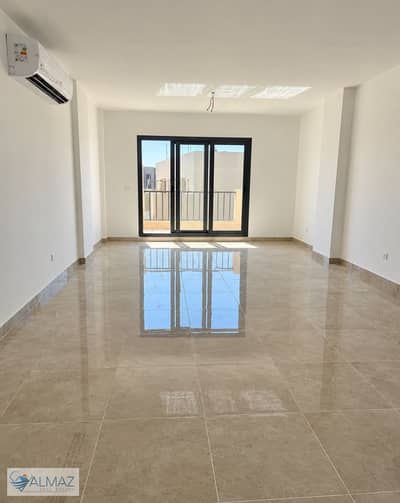 Unfurnished 158-square-meter apartment for rent, including a kitchen and air conditioning units, located in the Fifth Square compound in New Cairo (Fi Unfurnished 158-square-meter apartment for rent, including a kitchen and air conditioning units, located in the Fifth Square compound in New Cairo (Fi