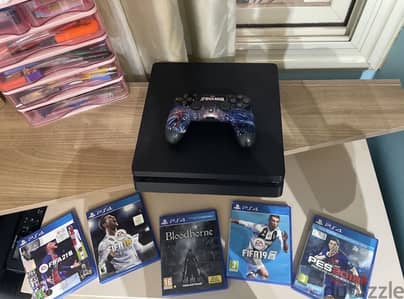 جهاز ps4 مساحه 1 تيرا ودراع هاي كوبي ومعاه 6 العاب