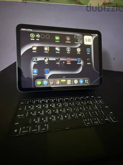 Ipad 10.9 64gb like new battery 97% with Magic Keyboard and pencil