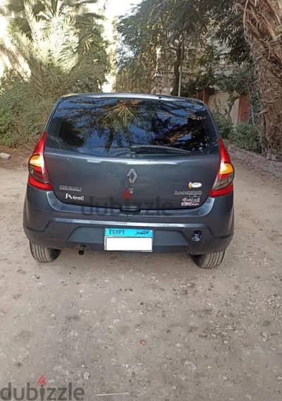 رينو سانديرو 2011