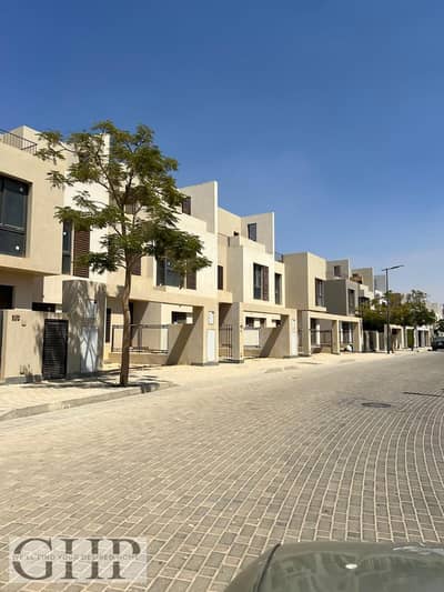 تاون هاوس ميدل للبيع في سوديك إيست بلوكيشن مميز