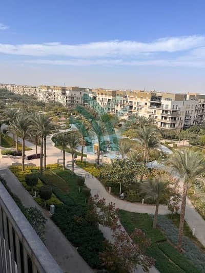 شقة متشطبة بالمطبخ والتكيفات للايجار-فى كمبوند ايستاون سوديك - برايم لوكيشين داخل الكمبوند خطوات لمول EDND- اول سكن فيو على الجاردن- Compound Eastown.