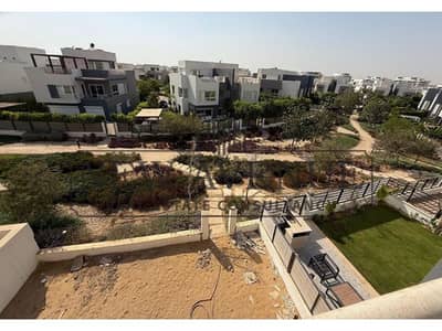 توين هاوس كورنر مودرن للبيع في هايد بارك القاهرة الجديدة Hyde Park New Cairo نصف تشطيب مطل على مساحات خضراء جاهز للاستلام