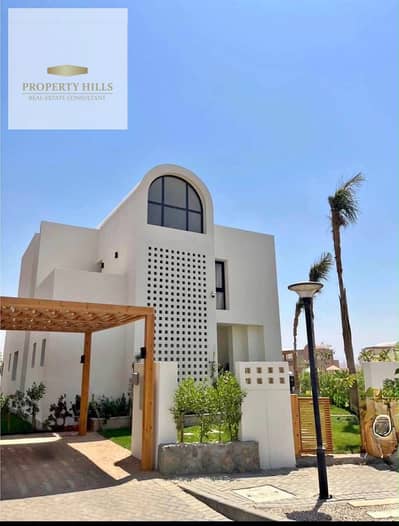 Fully finished villa direct on the marina for sale in el gouna Ready to for Viewing – over looking the view with best discount  • Unit Type: town villa • Built-up Area: 160m² • Location: El Gouna – Red Sea • Status: Ready for viewing  Project Features:  P