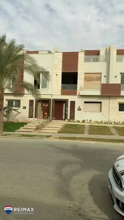 فيلا فوري بسعر لقطه ف التجمع الخامس متشطبة ريسيل ع التسعين دايركت