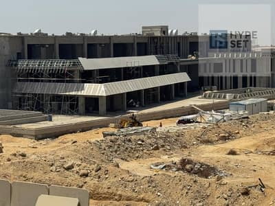 استثمر بمقدم 376 الف وامتلك عيادة طبية في مول تجاري في تاج سيتي وتقسيط مريح امام فندق كمبينسكي taj city compound