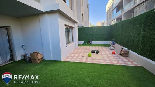 شقة  لقطة استلام فورى ومتشطبه بالكامل  وبالمطبخ في اميز لوكيشن في كمبوند جاليريا مون فالي التجمع الخامس وبالقرب من الجامعه الامريكيه وباقل سعر توتال