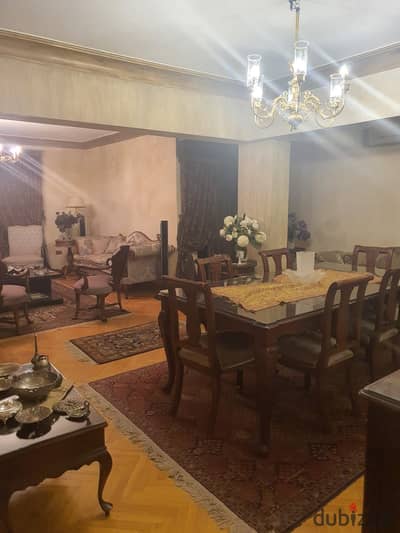 For sale, an apartment 215 meters steps to the University of the Nations