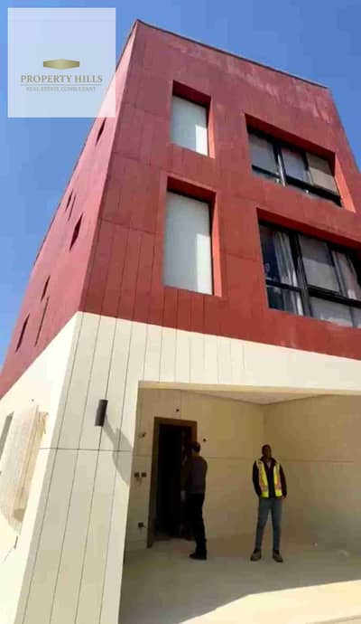Fully finished villa with an elevator, ready for immediate delivery, located near 90th Street in New Cairo.