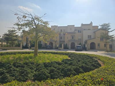 تاون هاوس بفيو مفتوح للبيع تشطيب كامل للاستلام الفوري في أب تاون كايرو إعمارالمقطم Uptown Cairo Emaar Mokattam