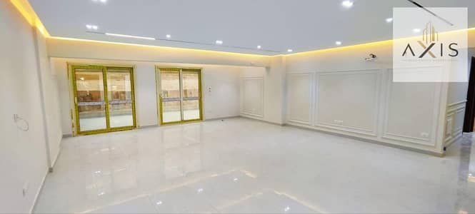 Apartment with a Private Garden for sale at an amazing price, 160 SQM, Garden 170 SQM, in El Khamayel Compound el sheikh zayed