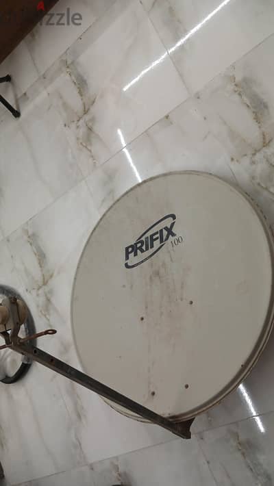 طبق دش ماركه prifix مقاس ١ متر شامل حامل العدسه و القاعده