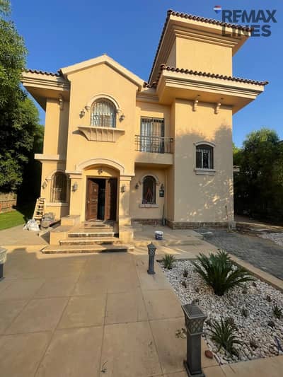 Villa for sale type G, in Madinaty, stand alone, northern, two minutes from Central Park, the White Mosque, and the club, close to gate 1, with a distinctive area