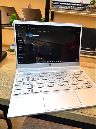 فرصه لقطه : HP Pavilion 13 بحالة الزيرو استعمال خفيف بطاريه قويه جداً