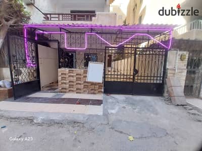 شقه ارضي بمدخل خاص للبيع في اسكندريه شاطئ النخيل خطوات للبحر والدفاع الجوي موقع سكنى ومصيفى رائع مسجلة كاملة المرافق/ جراج خاص