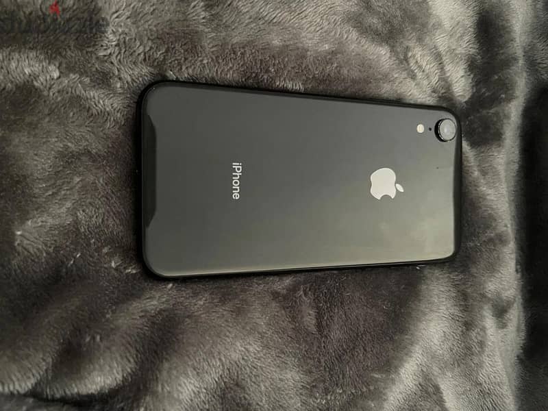 Apple - iPhone XR 1