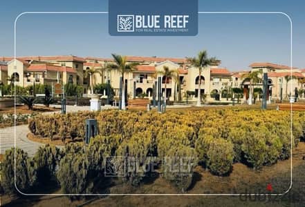 ready to move ground-floor apartment with a garden. It features a front area and, at the rear, a direct view of a swimming pool—offering complet
