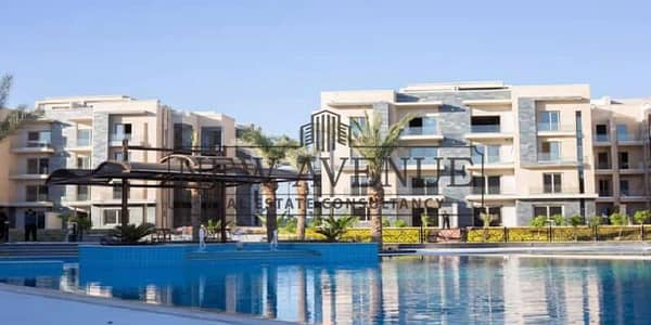 شقة متشطبة بالمطبخ للبيع فى galleria moon valley فى الجولدن سكوير