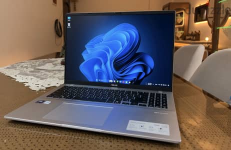 Asus Core ultra 7 255H Windows 11 ضمان سنه (استخدام شهرين)