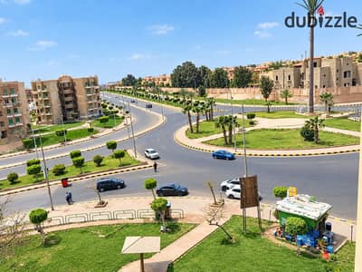 Fully furnished apartment for rent directly from the owner, ideally located right in front of the German University in Cairo (GUC) on the main road in the 3rd Settlement, close to all services and public transportation in New Cairo!