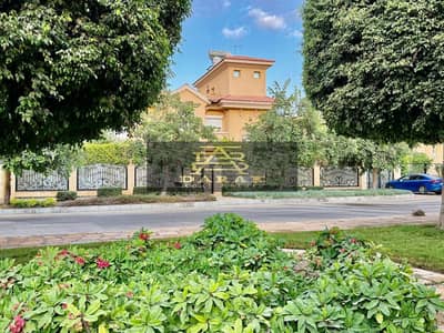 Luxury detached villa for sale in Madinaty with a swimming pool and the best view, a complete catch.