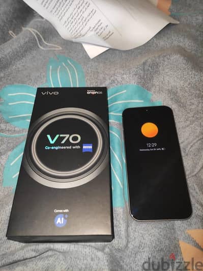 Vivo V70 استعمال شهر كسر زيرو بكل مشتملاته بضمان من التوكيل و دبي فون