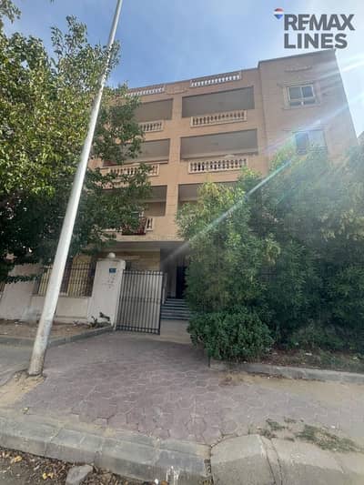 A great apartment in the third area next to Carrefour on Freedom Street, the best street in the city, ultra-super luxury finishing, first owner, fully serviced, and the price is negotiable