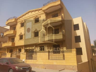 شقة تمليك للبيع كومباوند امتداد غرب الجولف التجمع الخامس استلام فوري نصف تشطيب مساحة الشقة المتكرر 300 متر فيو مميز جدا حصة في الارض