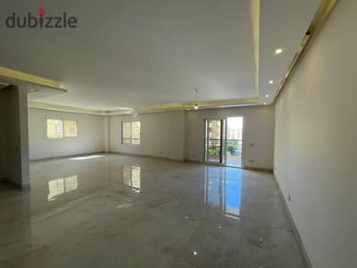 Apartment for rent in District 16 in Sheikh Zayed, area 220 meters, second floor, super lux finishing, elevator, 3 bedrooms including master bedroom, 3 bathrooms, kitchen, and reception area. Natural gas, price: 25,000 per month.