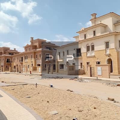 تاون هاوس استلام فوري مقدم وتكمله اقساط اقل سعر لسرعه البيع في كمبوند سيتي جيت القاهره الجديده التجمع الخامس