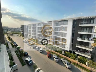 للبيع شقة بحري علي واجهتين وواخده فيو VIP في كمبوند تاج سيتي taj city امام المطار في التجمع الخامس