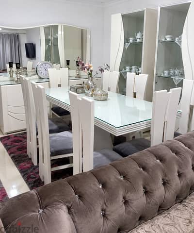 سفرة كاملة كالجديدة أوف وايت Mint Condition Complete Dining Room Set سفرة كاملة كالجديدة أوف وايت Mint Condition Complete Dining Room Set